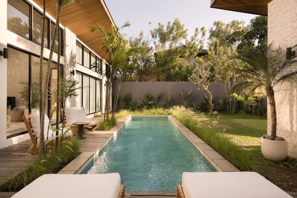 Property building, Patio, Spring, Day, Garden, Garden view, Pool view, Swimming pool, sunbed