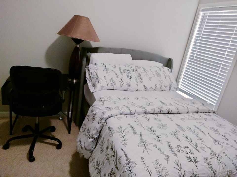Photo of the whole room, Bedroom