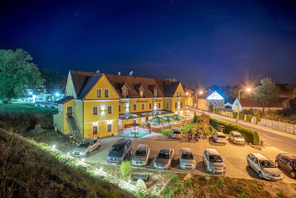 Restaurant/places to eat, Facade/entrance, Night, Balcony/Terrace, Garden view, Facility for disabled guests