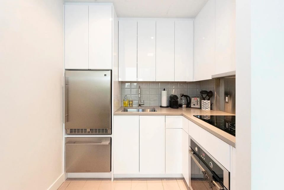 Coffee/tea facilities, Kitchen or kitchenette, dishwasher, oven, stove