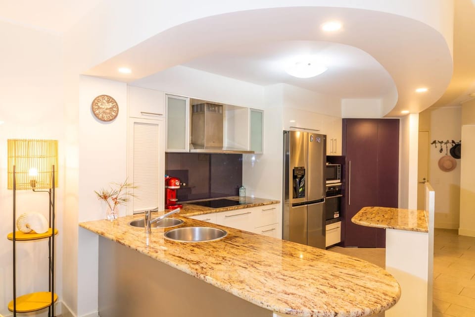 Kitchen or kitchenette, oven