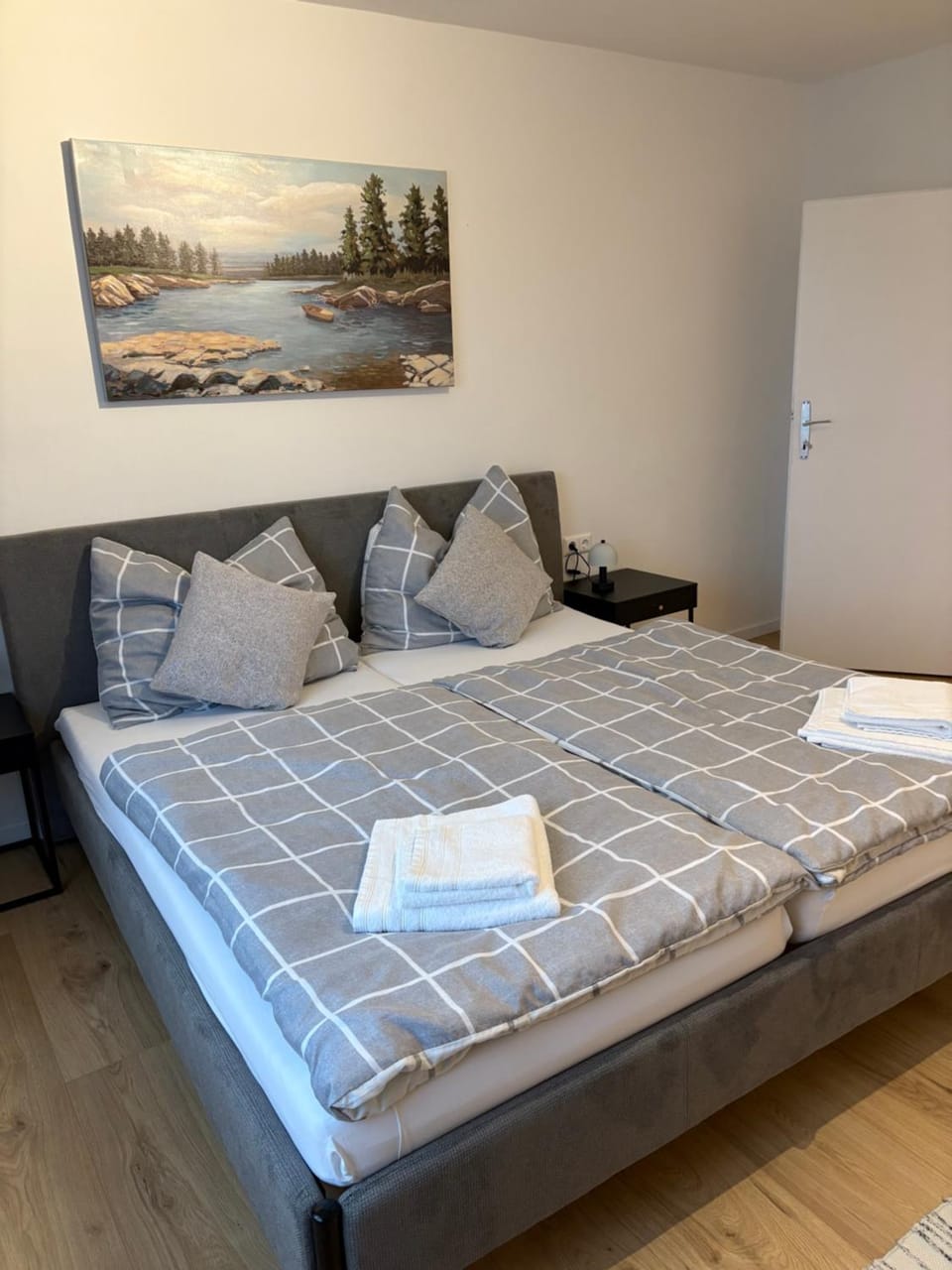 Bed, Photo of the whole room, Bedroom, towels
