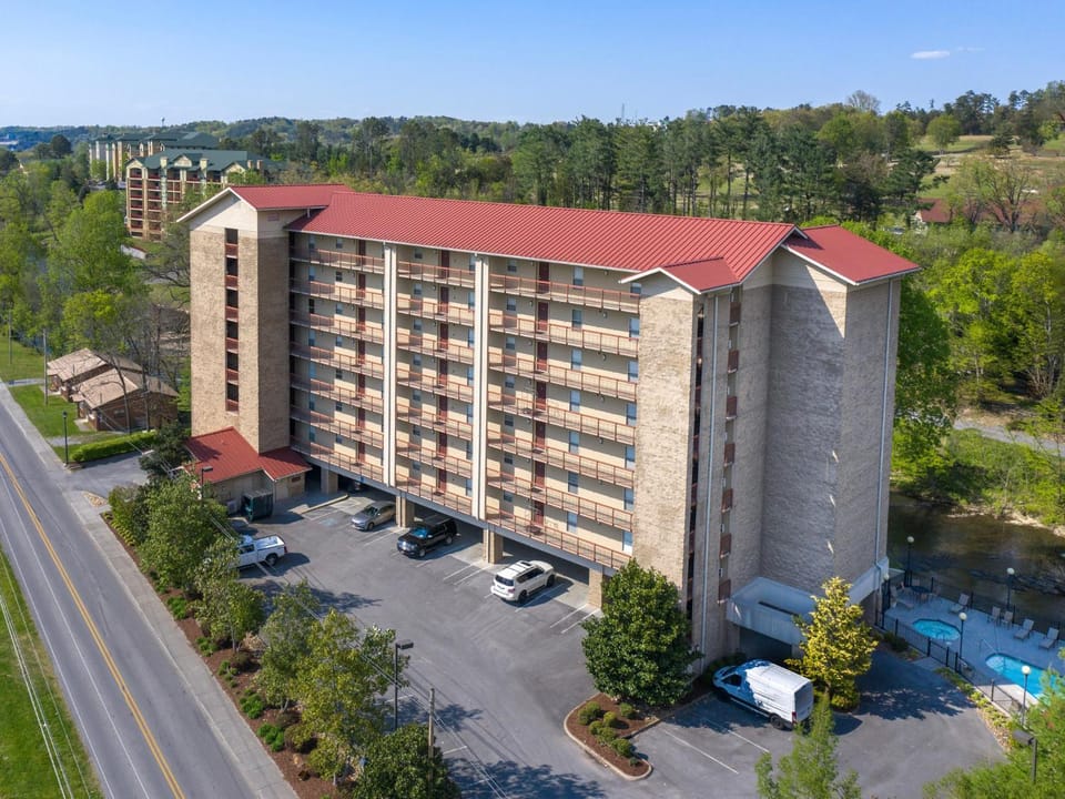 Peaceful River View Cedar Lodge 604 Apartment in Pigeon Forge