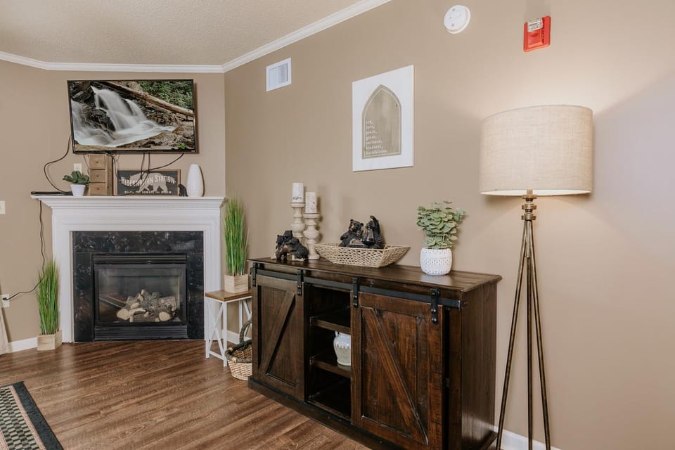 TV and multimedia, Living room, fireplace, furniture