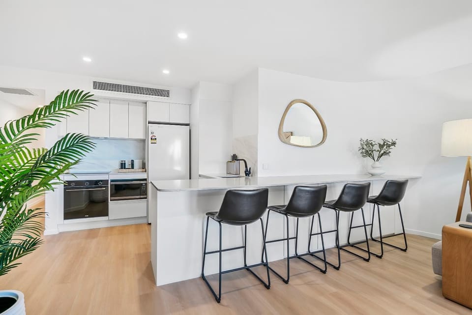 Kitchen or kitchenette, Dining area, oven, stove