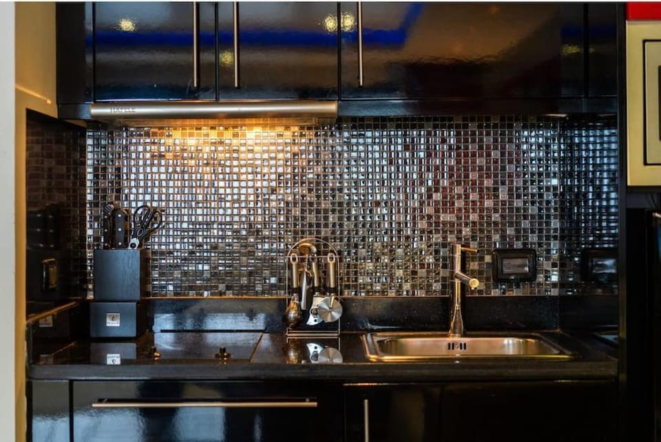 Absolute Bangla Suites - Jacuzzi Studio Condo Apartment in Patong