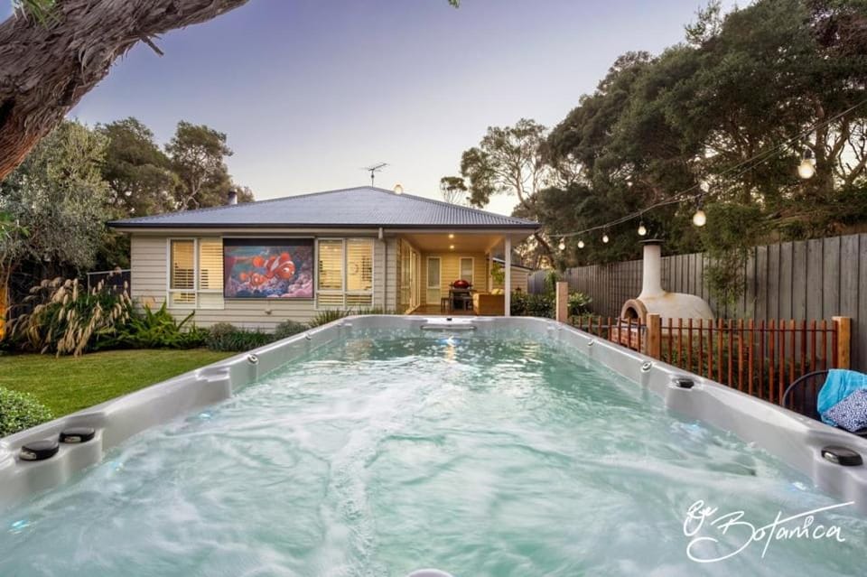 Hot Tub, Swimming pool