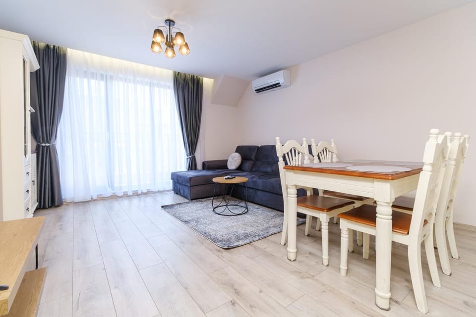 Living room, Seating area, Dining area, air conditioner