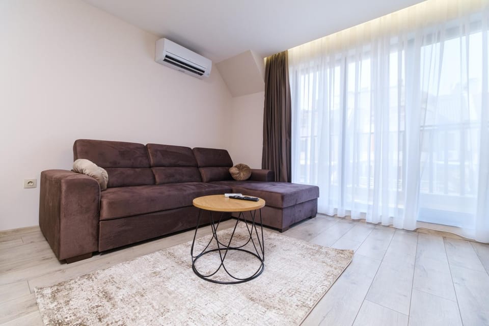 Living room, Seating area, air conditioner