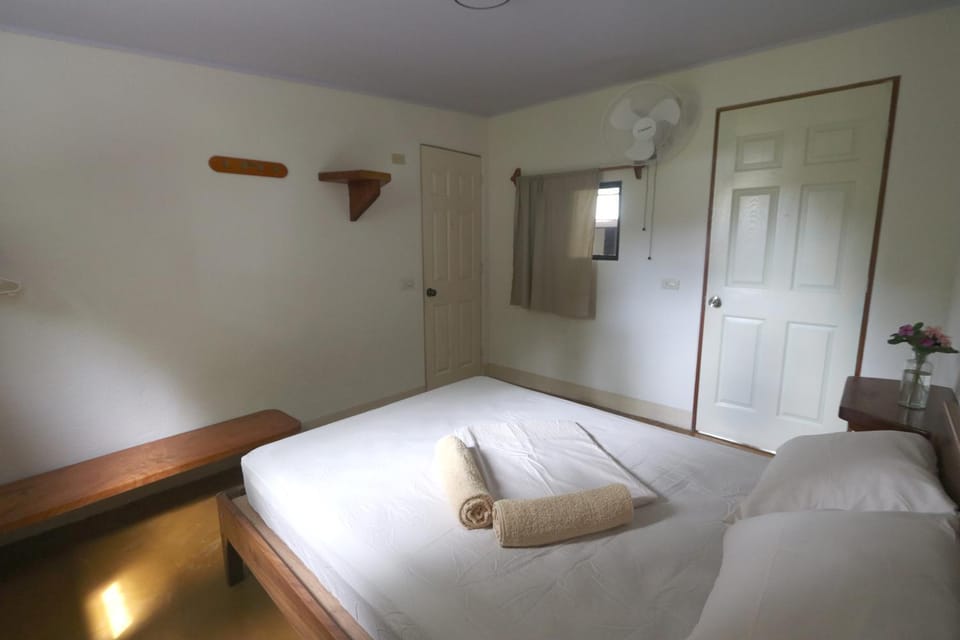 Bed, Photo of the whole room, Bedroom, soundproof