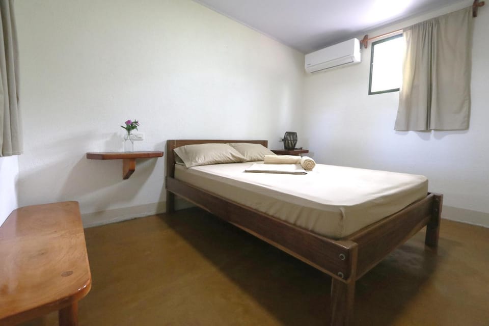 Bed, Photo of the whole room, soundproof, air conditioner