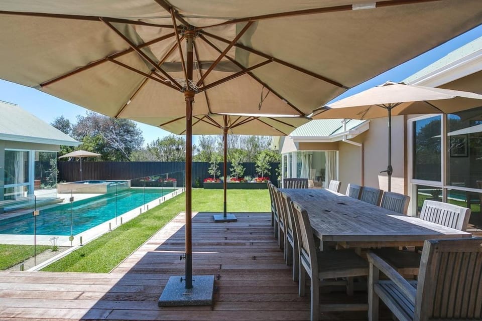 Royadie Resort - Pool Spa Tennis 500m to beach House in Melbourne