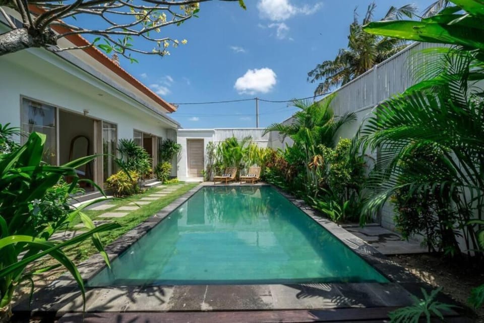 Swimming pool, Swimming pool, sunbed