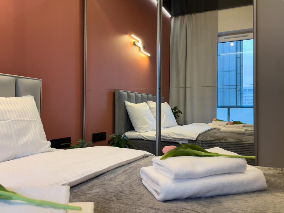 Bed, Bedroom, towels