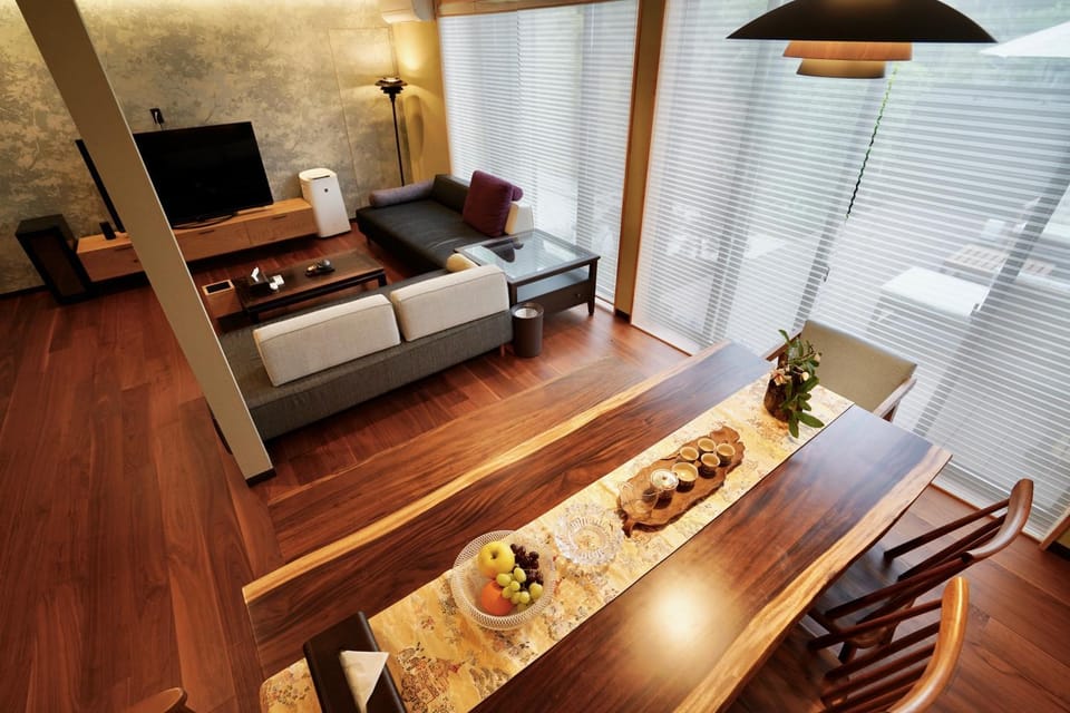 Communal lounge/ TV room, TV and multimedia, Living room, Seating area, Dining area