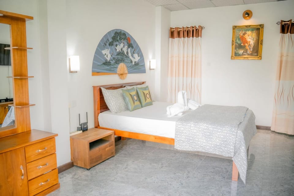 Photo of the whole room, Bedroom