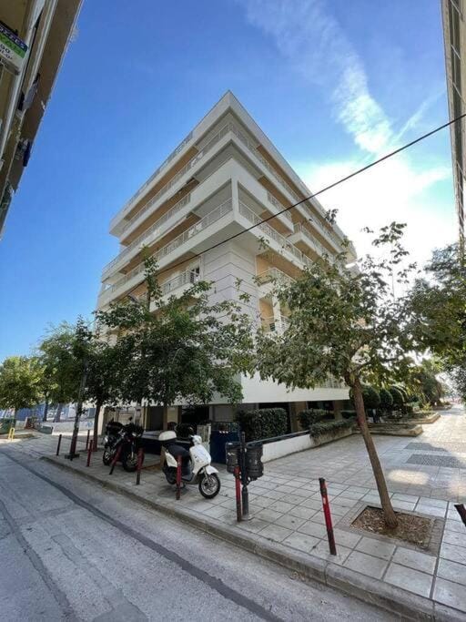 Property building, Day, Location