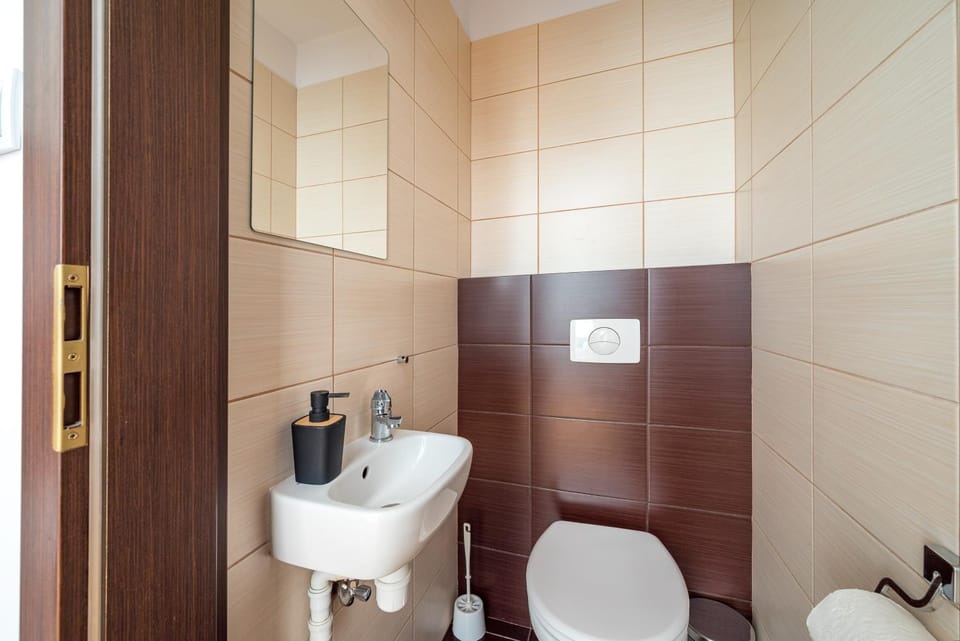 Toilet, Bathroom