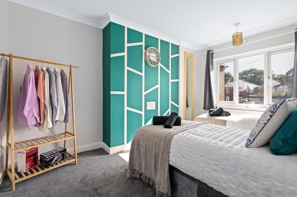 Stunning Modern Home - Sleeps 6 - Minutes from Racecourse House in Doncaster