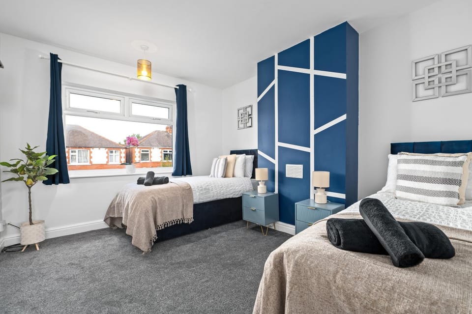 Stunning Modern Home - Sleeps 6 - Minutes from Racecourse House in Doncaster
