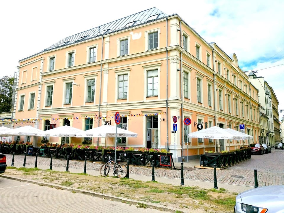 Property building, Day, Location
