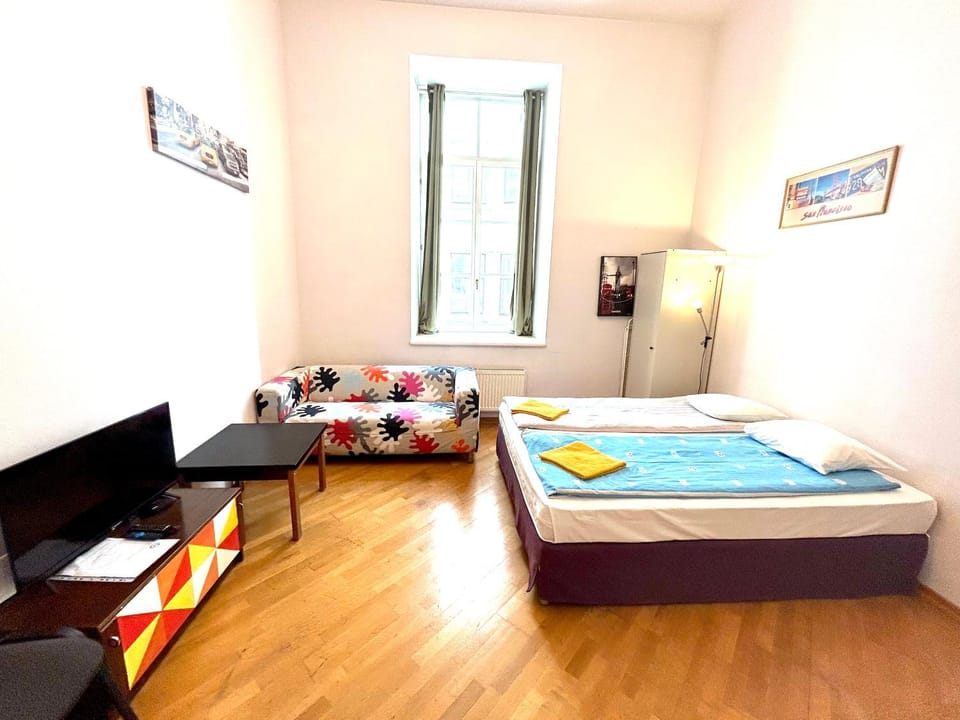 Bed, TV and multimedia, Living room, Seating area