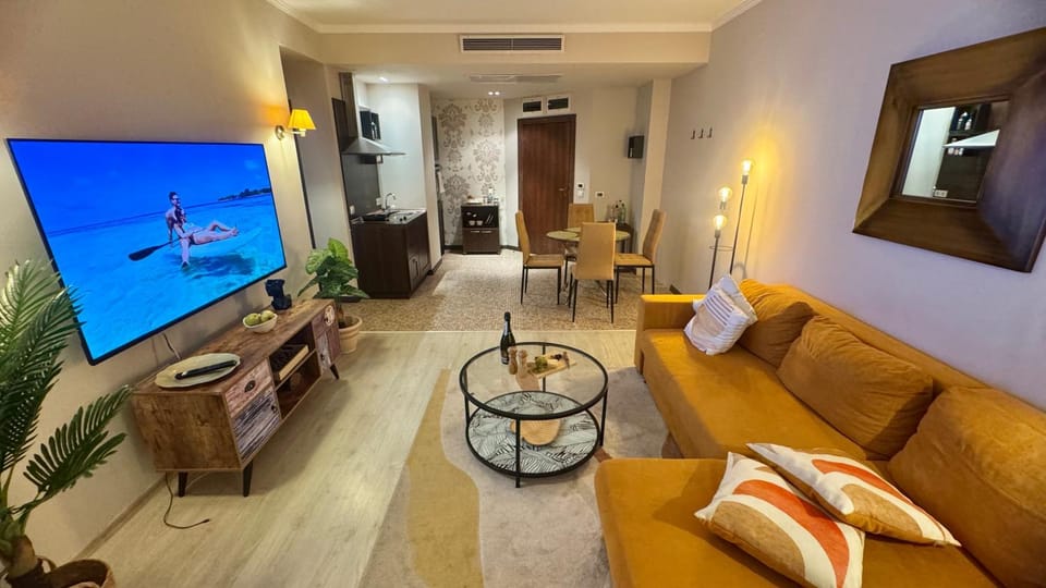 TV and multimedia, Living room, Photo of the whole room, Dining area