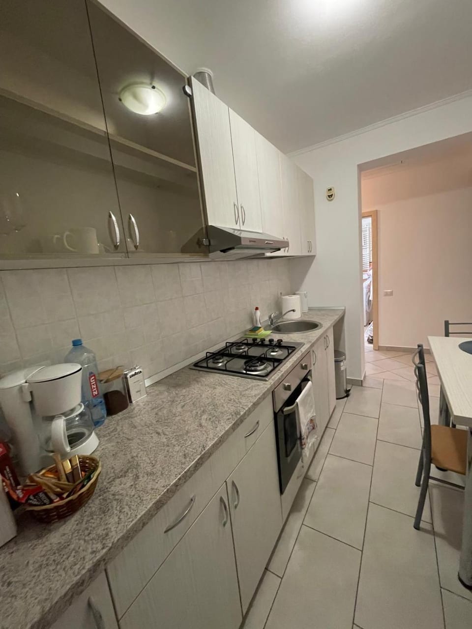 Kitchen or kitchenette, Dining area, stove