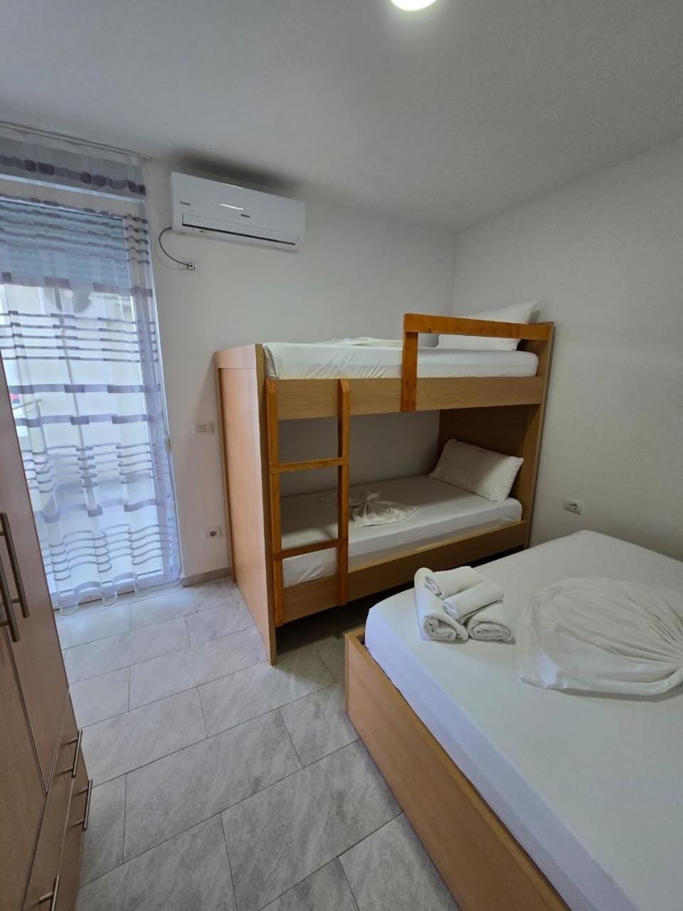Photo of the whole room, air conditioner
