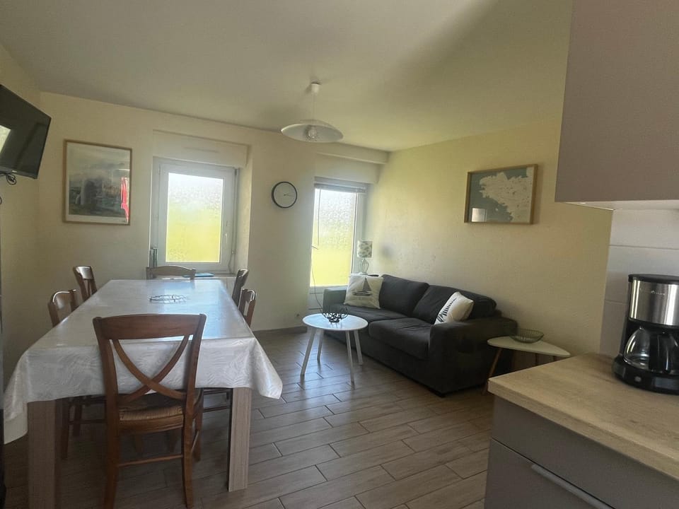 Living room, Seating area, Dining area