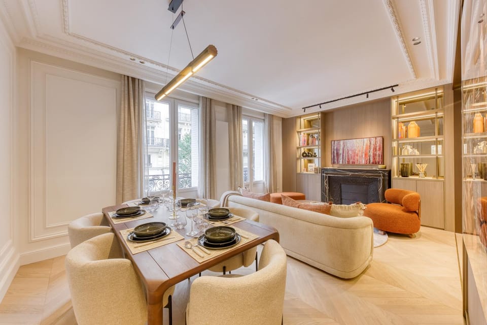 TV and multimedia, Living room, Seating area, Dining area