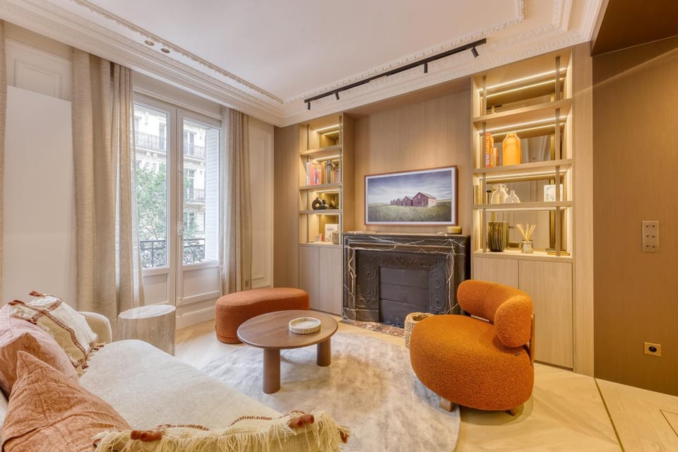 TV and multimedia, Living room, Seating area, Evening entertainment