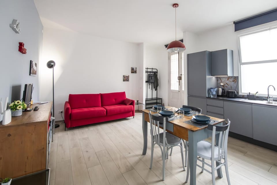 TV and multimedia, Coffee/tea facilities, Kitchen or kitchenette, Living room, Seating area, Dining area, oven