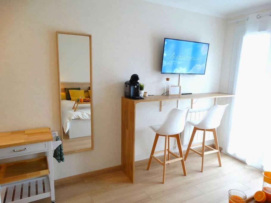 TV and multimedia, Dining area