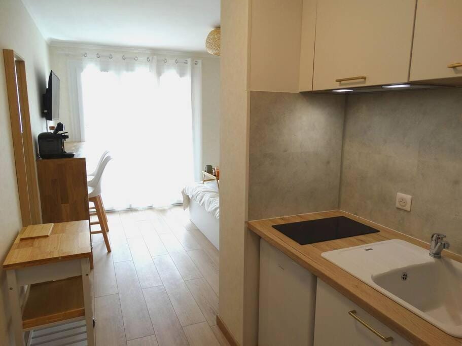 Kitchen or kitchenette, stove