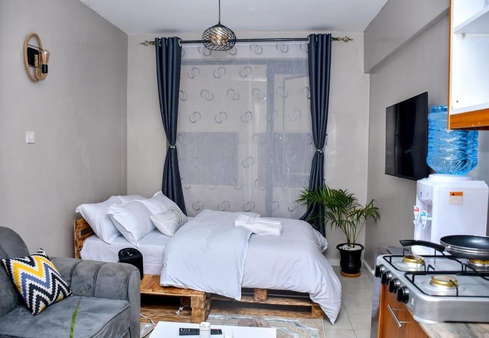 TV and multimedia, Photo of the whole room, Dining area, Bedroom