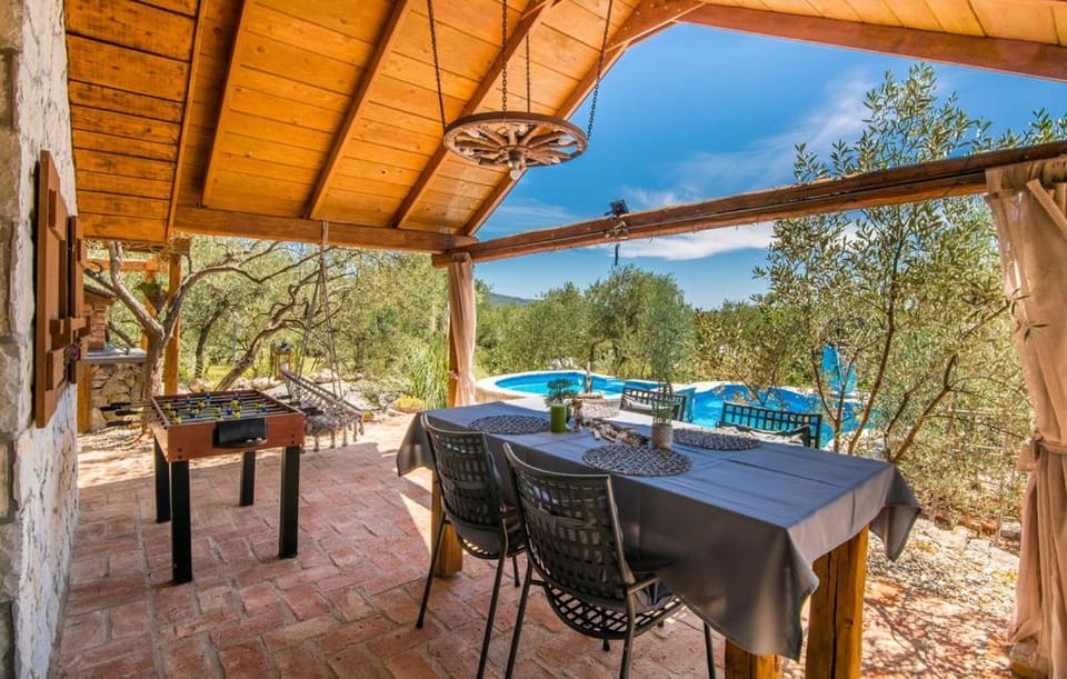 House with pool, 50 meters from sea, privacy - by TRAVELER tourist agency Krk - ID 2137 Villa in Primorje-Gorski Kotar County