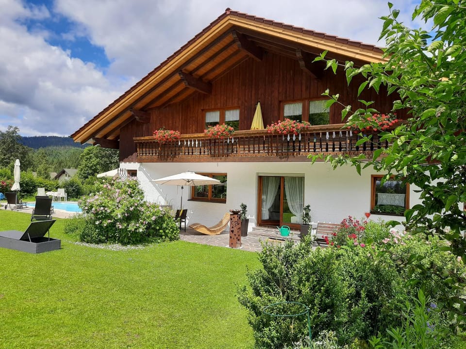Property building, Garden, Garden view, Swimming pool