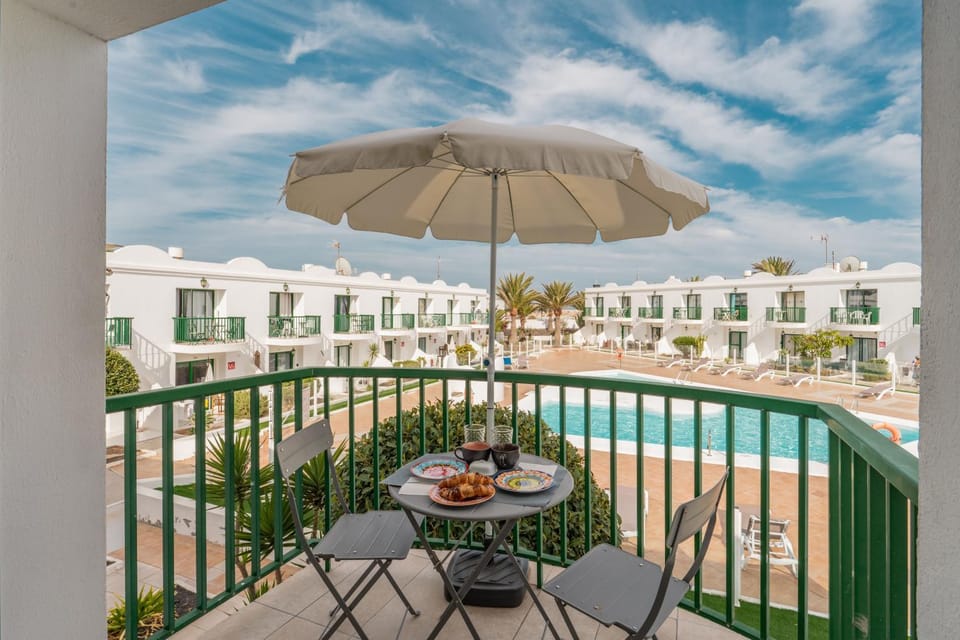 Food and drinks, Pool view