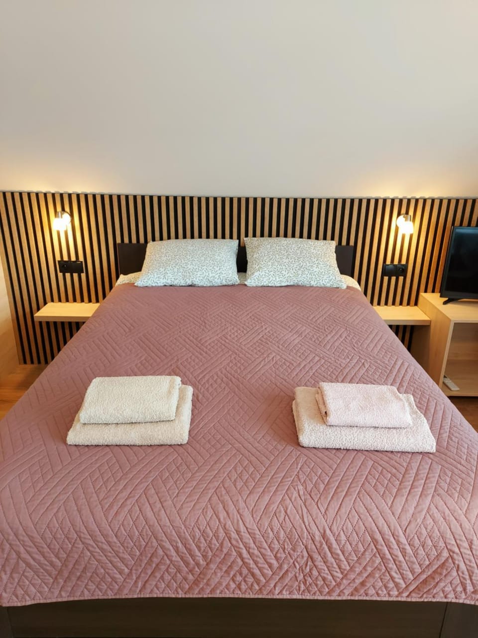 Bed, Photo of the whole room