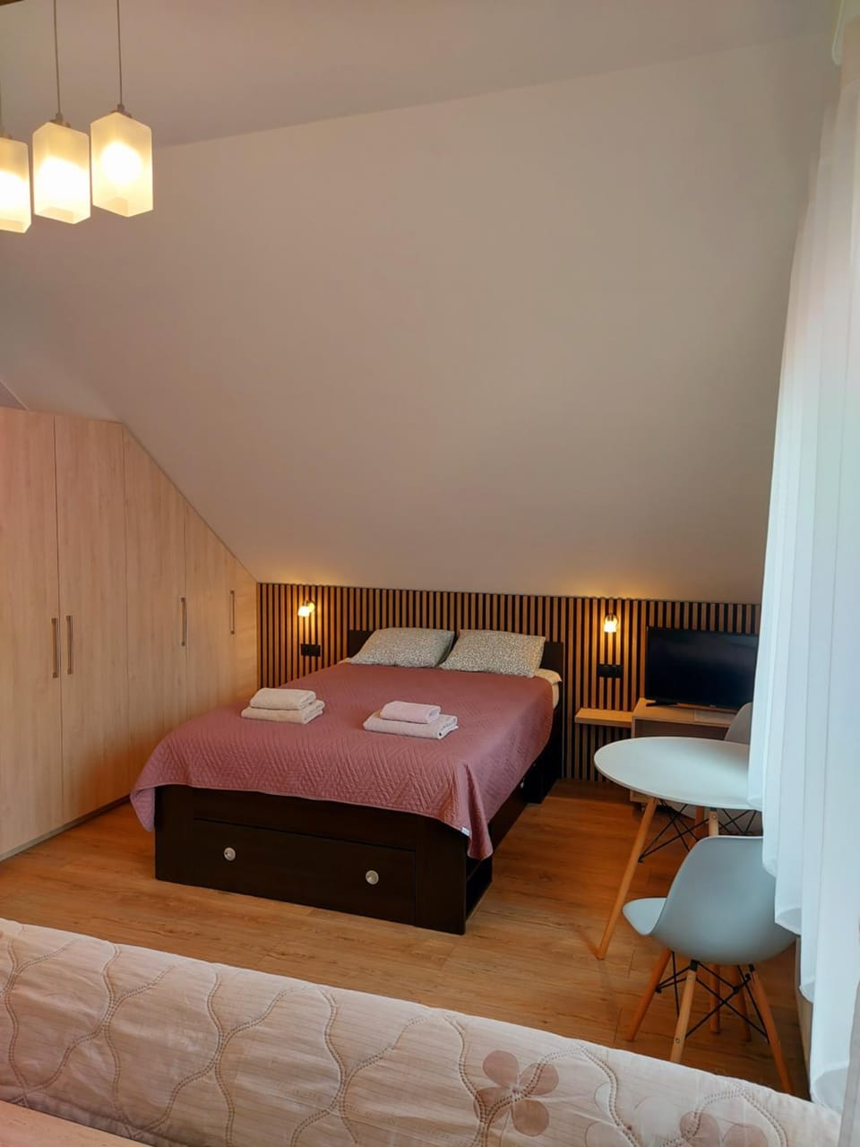 Bed, Photo of the whole room