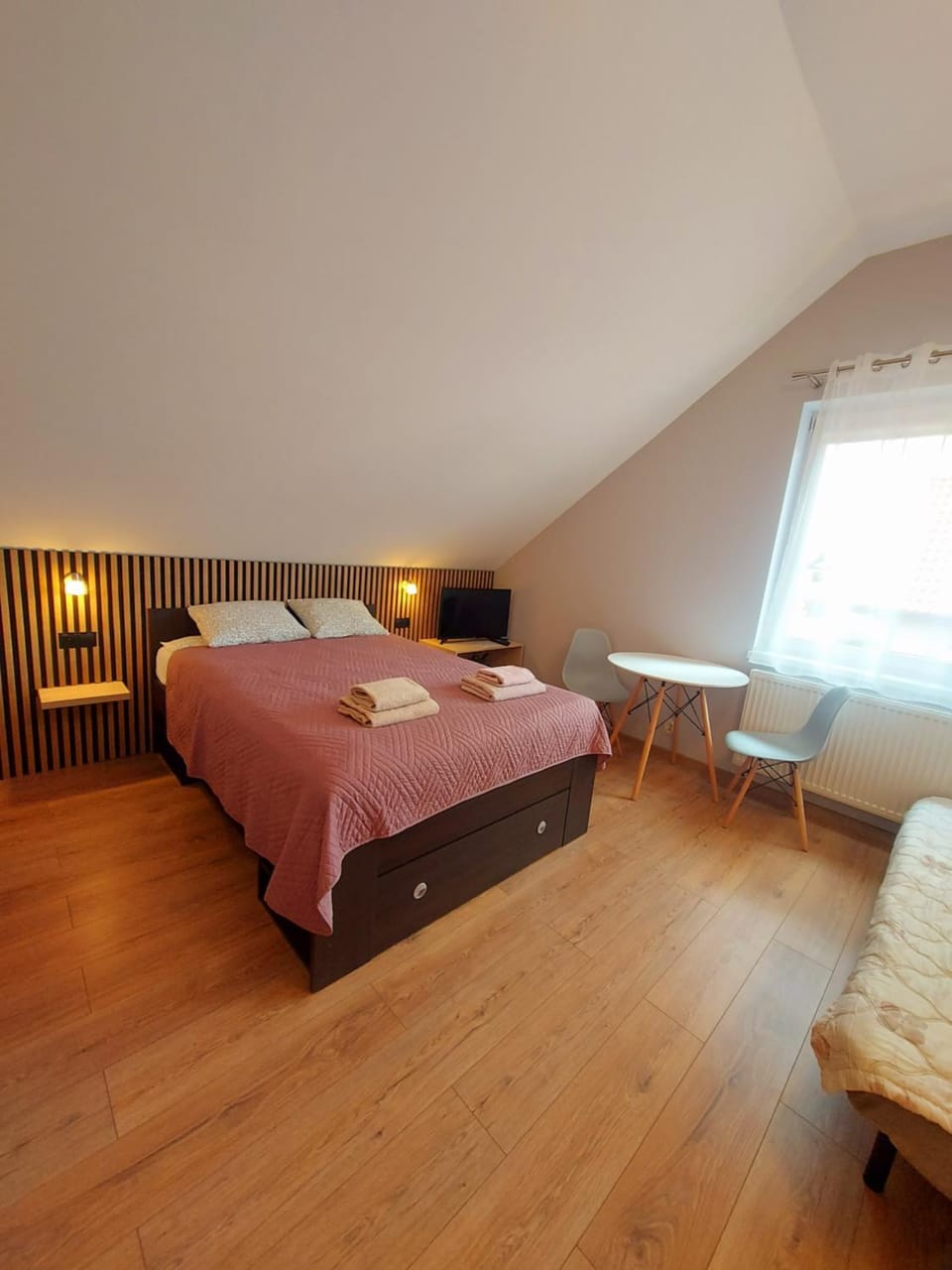 Bed, Photo of the whole room