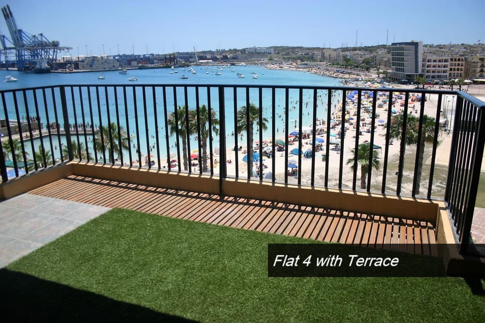 BBQ facilities, Coffee/tea facilities, Balcony/Terrace, Sea view, Street view