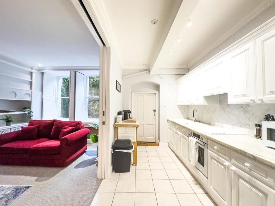 Basement Beauty Bennett Street Apartment in Bath