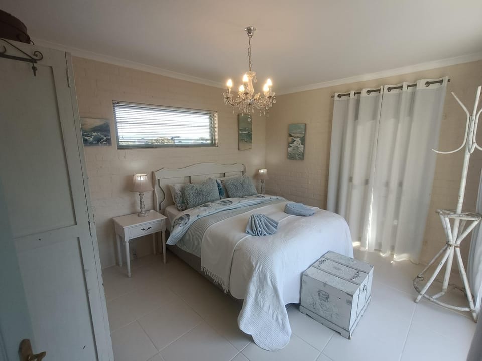 Bedroom, Garden view, Mountain view