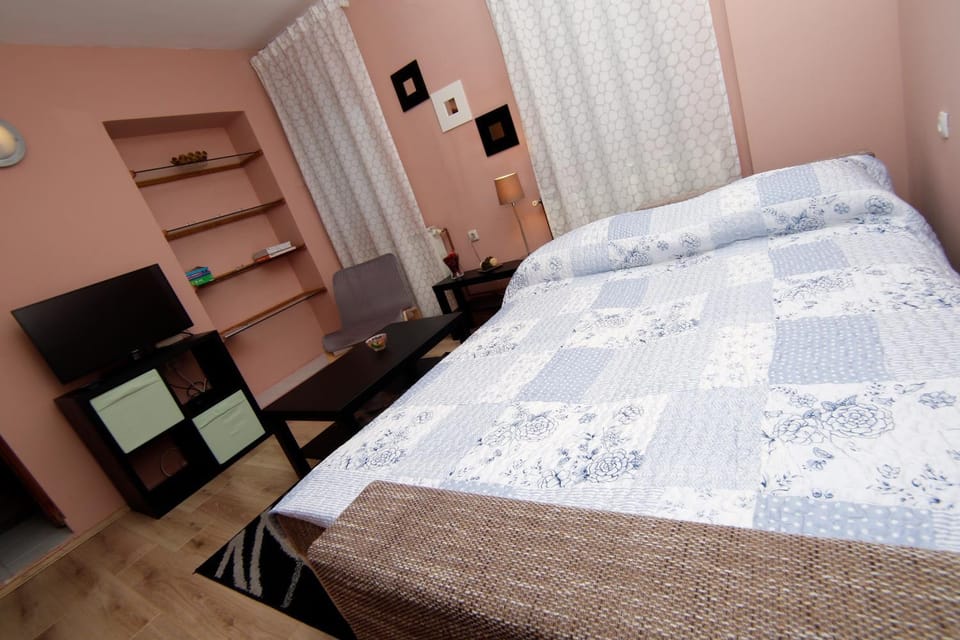 Bed, Area and facilities