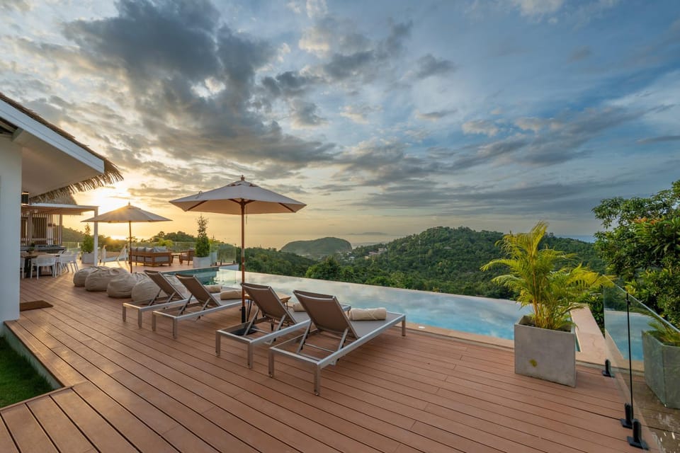 Natural landscape, Balcony/Terrace, Mountain view, Pool view, Sea view, Swimming pool, sunbed