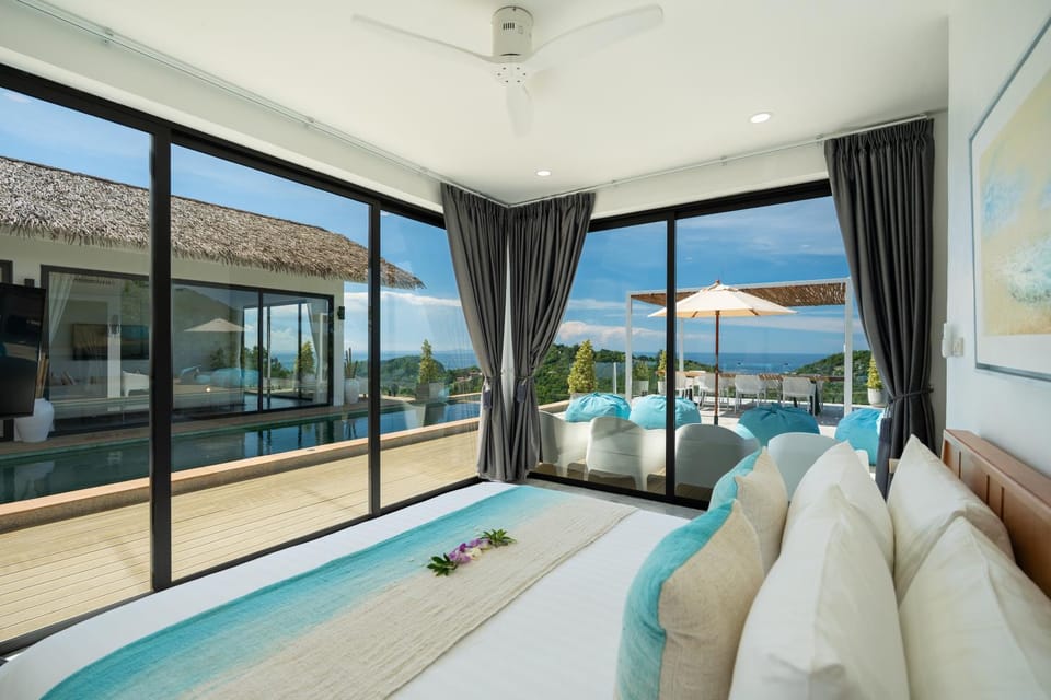 Balcony/Terrace, Swimming pool, sunbed