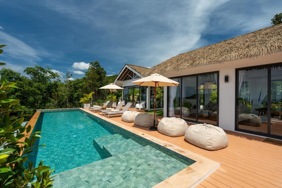 Pool view, Swimming pool, sunbed