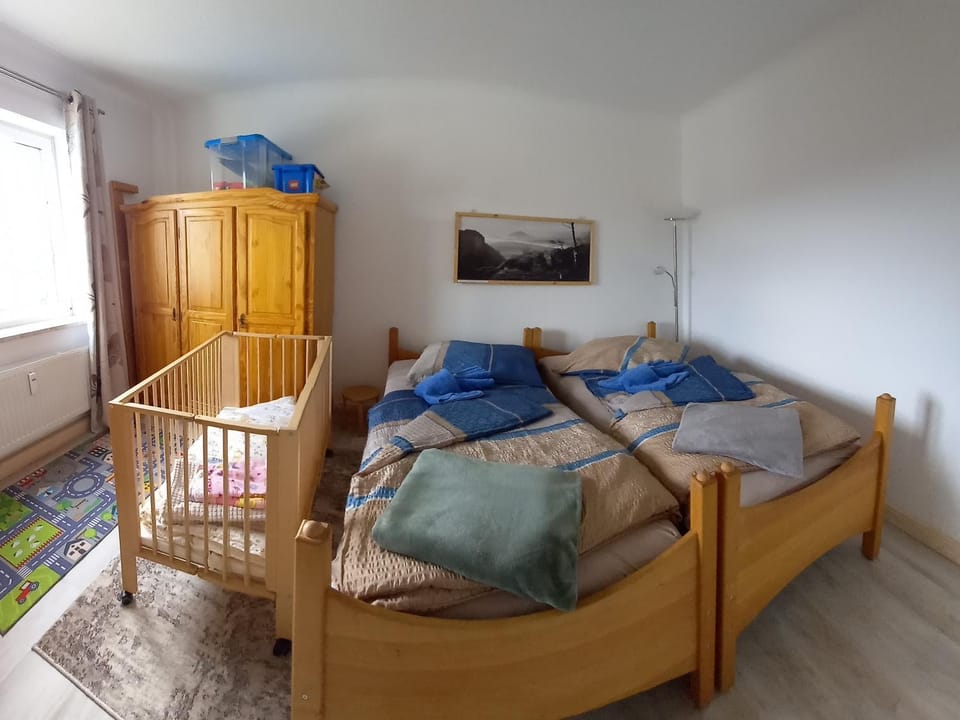 Bedroom, cot